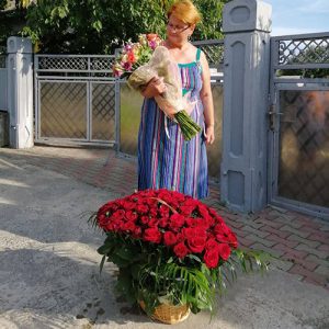101 красная роза в корзине в Виннице фото