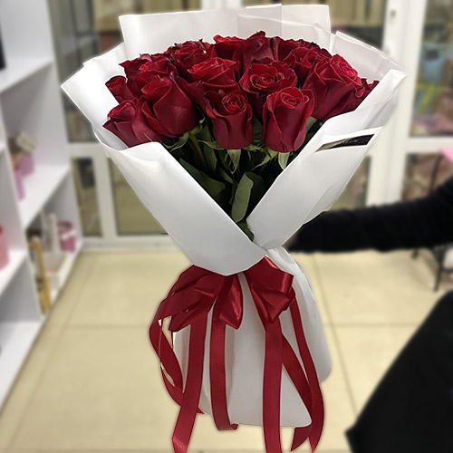 букет из 15 импортных роз в Виннице фото