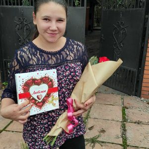 7 червоних троянд із цукерками у Вінниці фото