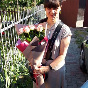 15 рожевих троянд Джумілія